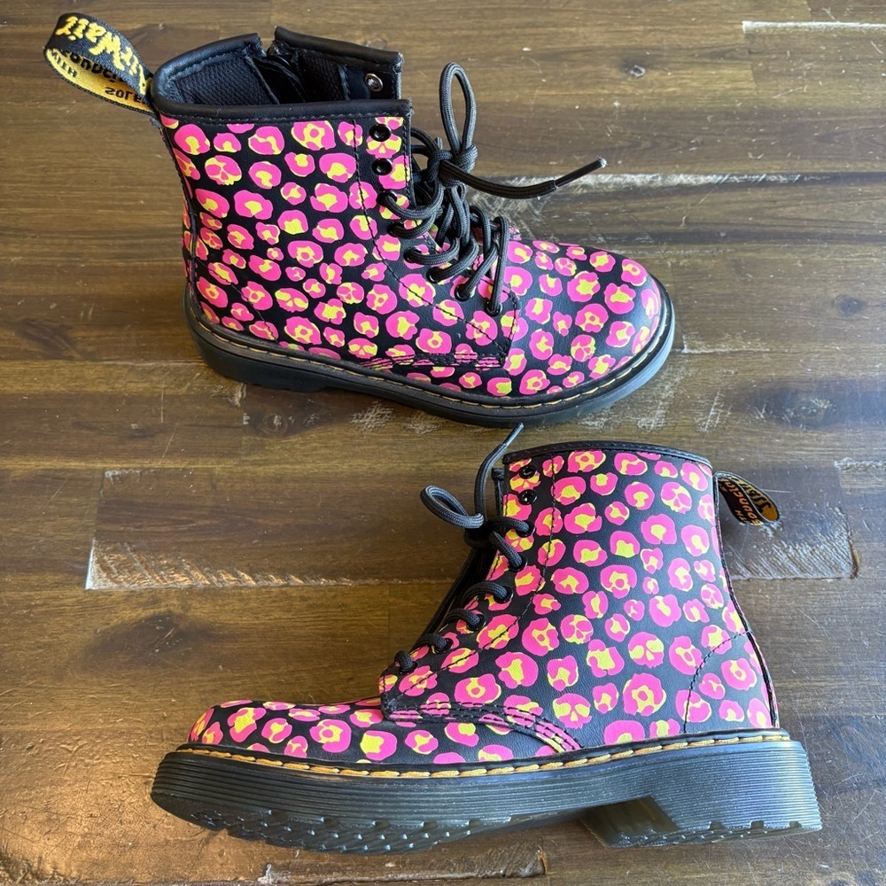 Dr. Martens Docs Hot Pink Animal Print Cheetah Leopard Combat Boots Lace Girls 2